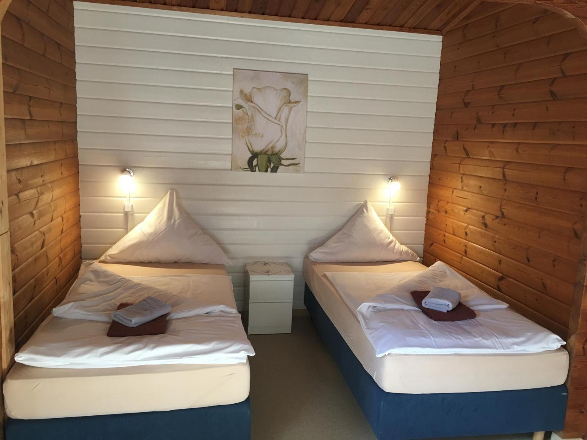 Abb Sportcenter Gaensefurth, Doppelzimmer Ohne Kueche, Standard Doppelzimmer Mit Kueche Hecklingen  Eksteriør bilde